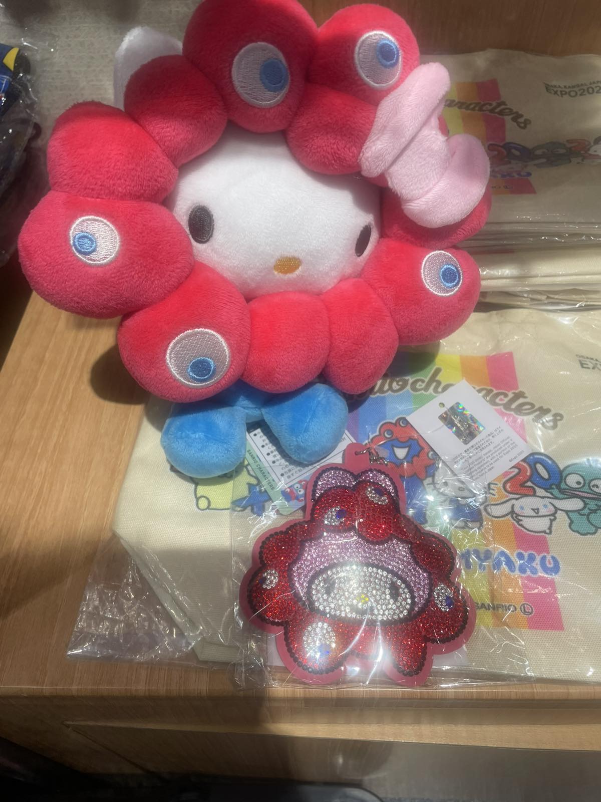 大阪万博で買ったお土産の写真